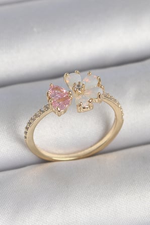 Pirinç Gold Renk Beyaz Mineli Pembe Zirkon Taşlı Çiçek Model Kadın Yüzük 588