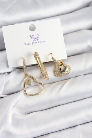 Pirinç Zİrkon Taşlı Kalp Model Gold Renk 3'lü Kadın Küpe 5886