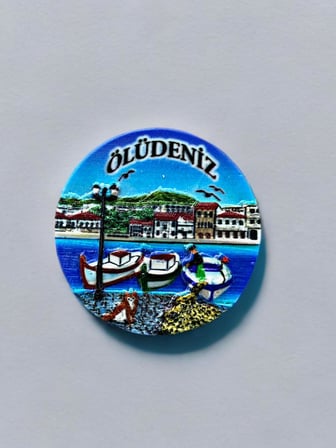ÖLÜDENİZ Polyester Kabartmalı  Magnet  ÇAP: 6,5 cm  – Dekoratif Hediyelik Buzdolabı Süsü  (kod:1825)