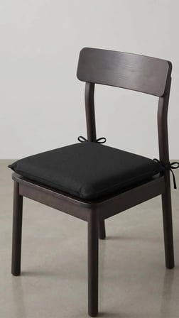 BAHÇE BALKON MUTFAK KREŞ SANDALYE MİNDERİ FERMUARLI 40X40 6 ADET SİYAH 5 CM GRİ SÜNGER