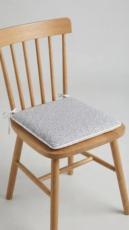 BAHÇE BALKON MUTFAK KREŞ SANDALYE MİNDERİ FERMUARLI 40X40 6 ADET GRİ ÇİÇEKLİ 5 CM GRİ SÜNGER