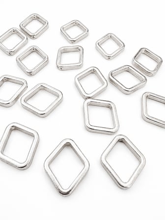 28 mm Baklava Metal Renk Çerçeve Boncuk 25li Paket – Makrome ve Takı Yapım Aparatı