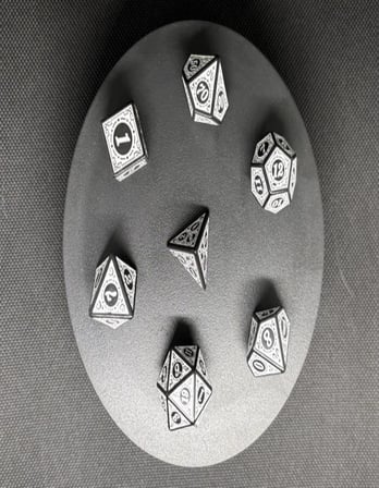 DND FRP 7’li Zar Seti – Beyaz Renkli  Dungeons & Dragons Masaüstü RPG Oyun Zarı Seti
