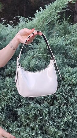 Kadın Mini Krem Kemer Detaylı Baget Çanta