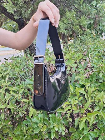 Kadın Mini Siyah Kemer Detaylı Baget Çanta