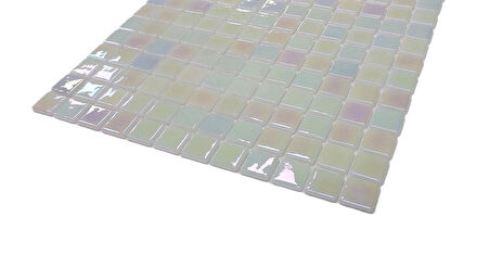 Mutfak tezgah arası, Havuz, Banyo, Sauna, Spa, iç , dış, zemin, duvar, kaplama ve dekorasyon uygulamalarında tüm yüzeyler için, 25x25mm. Hologramlı Beyaz, 31.5x31.5cm. Fileli Cam Mozaik.