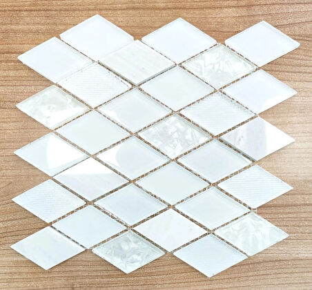 Mutfak tezgah arası ve iç mekan kaplama ve dekorasyon uygulamalarında tüm yüzeyler için, 48x80mm. Beyaz-Sedefli Beyaz-Mat Beyaz-Mermer Mix. 26x27cm. Fileli Kristal Mozaik.