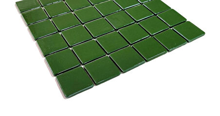 Mutfak tezgah arası, Havuz, Banyo, Sauna, Spa, iç , dış, zemin, duvar, kaplama ve dekorasyon uygulamalarında tüm yüzeyler için, 50x50mm. Yeşil,  31.5x31.5cm. Fileli Cam Mozaik.