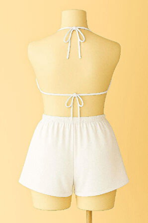 Kadın Beyaz Şortlu Belden ve Boyundan Bağlamalı Bikini Takımı