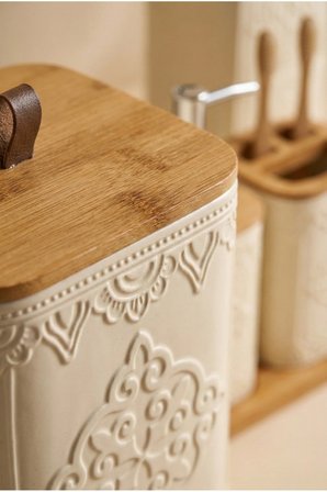 Desenli 7 Parça Bambu Kapaklı ve Aksesuarlı Banyo Seti