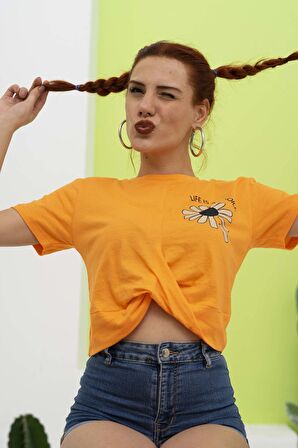 KADIN BURGU DETAYLI  BASKILI CROP T-SHIRT