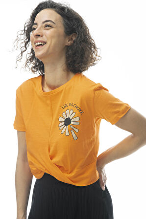 KADIN BURGU DETAYLI  BASKILI CROP T-SHIRT