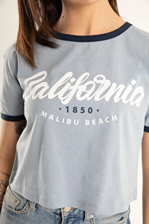 Kadın Mavi California Baskılı Crop T-shirt