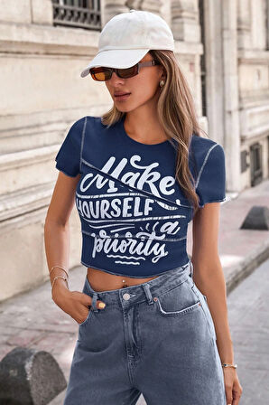 Kaşkorse Bedeni Saran Kesikli Baskılı Crop Slim Fit Tişört -Petite