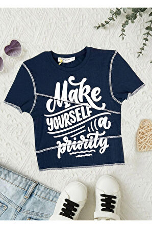 Kaşkorse Bedeni Saran Kesikli Baskılı Crop Slim Fit Tişört -Petite