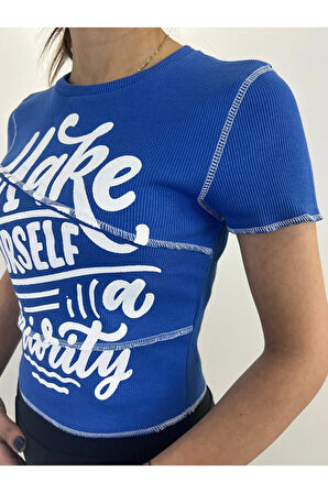 Kaşkorse Bedeni Saran Kesikli Baskılı Crop Saks Mavi Slim Fit Tişört
