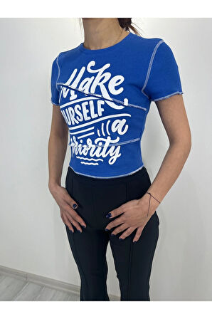 Kaşkorse Bedeni Saran Kesikli Baskılı Crop Saks Mavi Slim Fit Tişört