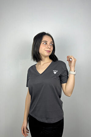 Kadın %100 Pamuk V Yaka Kısa Kollu Tişört - Kalp Baskılı