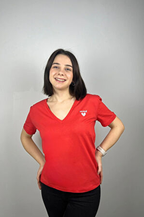 Regular Fit V Yaka Basic Düz Kısa Kollu Tişört Kalp Baskılı