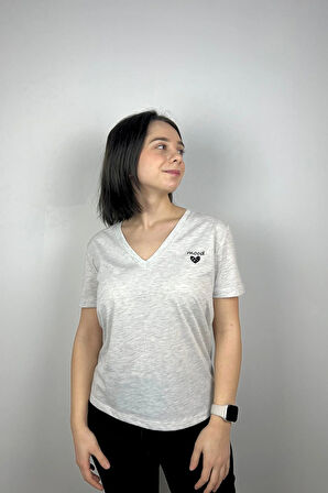 Regular Fit V Yaka Basic Düz Kısa Kollu Tişört Kalp Baskılı