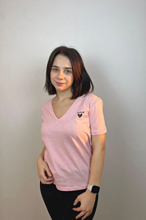 Regular Fit V Yaka Basic Düz Kısa Kollu Tişört Kalp Baskılı