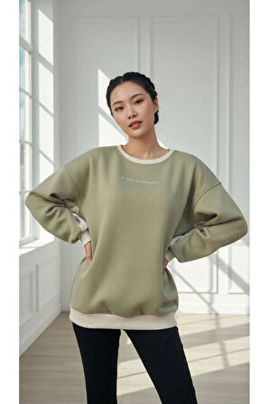 Kadın Rahat Kesim İçi Şardonlu Oversize Slogan Baskılı Sweatshirt