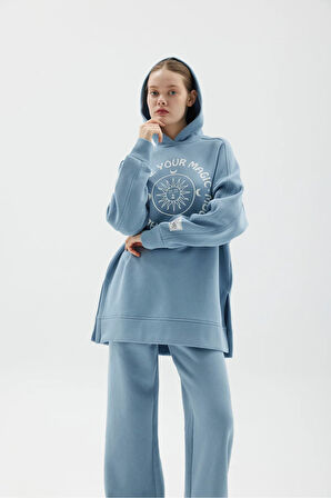 UZUN TUNIC BOY OVERSIZE KAPŞONLU BASKILI YIRTMAÇLI SWEATSHIRT