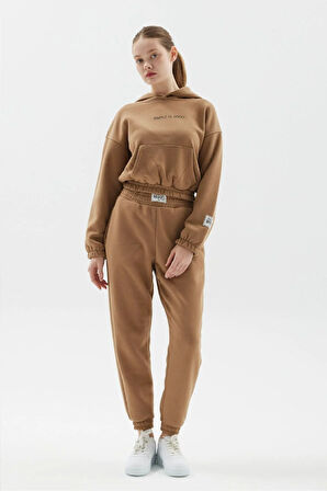 CROP KAPŞONLU BASKILI CEPLİ SWEATSHIRT