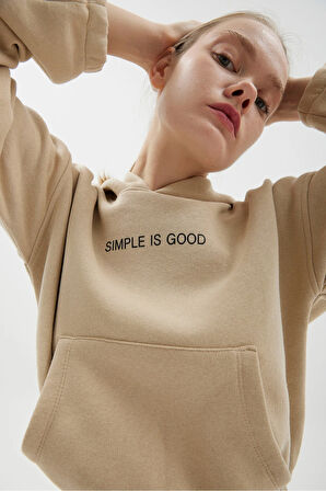 CROP KAPŞONLU BASKILI CEPLİ SWEATSHIRT
