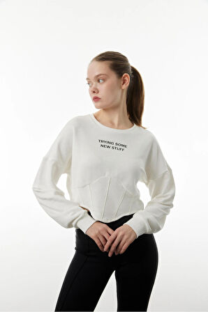 Bel Korse Detaylı Crop Slogan Baskılı Sweatshirt