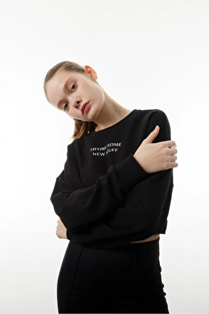 Bel Korse Detaylı Crop Slogan Baskılı Sweatshirt
