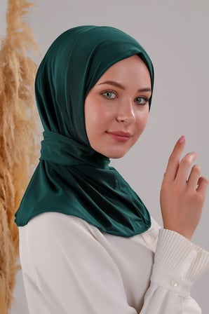 Kadın Tesettür Pratik Çıtçıtlı Sandy Fular Hazır Şal Zümrüt Yeşili