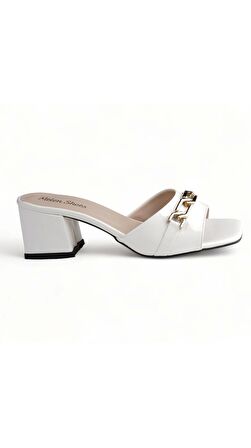 Soigné Beyaz Kadın Zincir Detaylı Şık Ve Zarif Topuklu Terlik