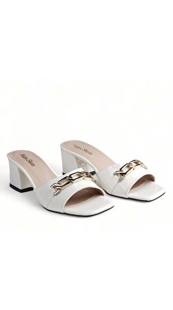 Soigné Beyaz Kadın Zincir Detaylı Şık Ve Zarif Topuklu Terlik