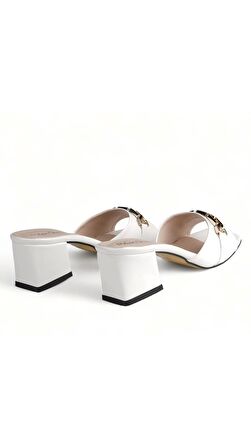 Soigné Beyaz Kadın Zincir Detaylı Şık Ve Zarif Topuklu Terlik