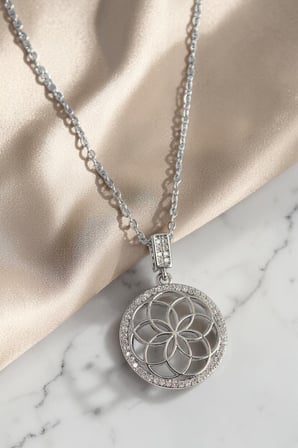 Valmont Accessories Lotus Çiçeği Model 45 cm Çelik Zincir Metalik Renk Zirkon Taşlı Kadın Kolye