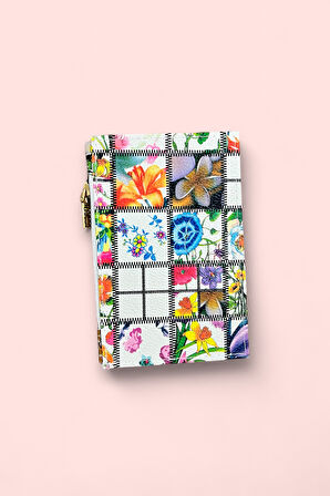 Çiçek Desenli Fermuarlı Kartlık, Patchwork Tasarım, Renkli Çiçek Baskılı