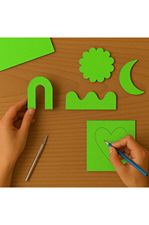 Yeşil Renkli Mukavva 18 Adet 35x50 cm Sert Karton Mukavva