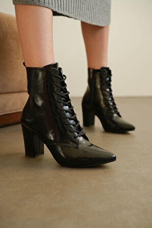 Kadın Candy Bağcıklı Sivri Burun Siyah Rugan Bot - Siyah