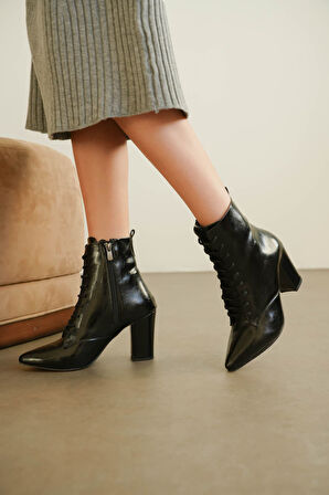 Kadın Candy Bağcıklı Sivri Burun Siyah Rugan Bot - Siyah