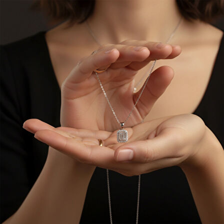 Modahilye - 925 Ayar Gümüş Baget Taşlı Tektaş Kolye 