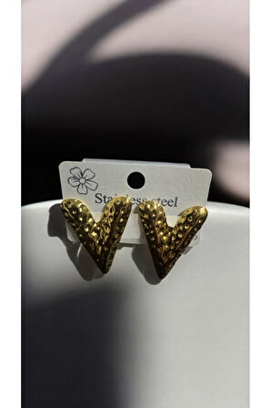 Gold Renk Paslanmaz Çelik Kabartmalı V Form Küpe Kalp Esintili