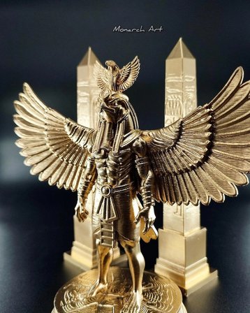Antik Mısır Horus Heykeli ve İkili Obelisk Seti - Premium Gold Mistik Dekorasyon Figür Grubu