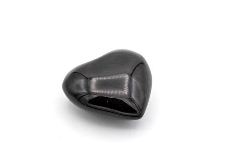 HAKİKİ DOĞAL KALP ŞEKLİNDE RAİNBOW OBSİDYEN TAŞI 113 GRAM