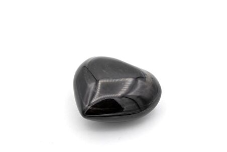 HAKİKİ DOĞAL KALP ŞEKLİNDE RAİNBOW OBSİDYEN TAŞI 113 GRAM