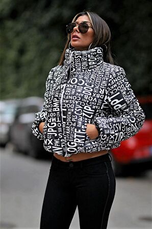 Markano Siyah Beyaz Yazılı Dik Yaka Kısa Şişme Mont