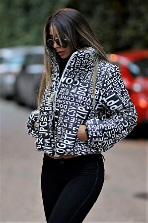 Markano Siyah Beyaz Yazılı Dik Yaka Kısa Şişme Mont