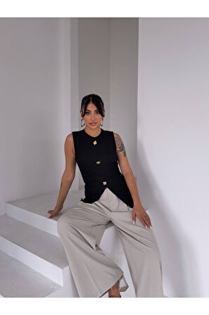 Gold Düğme Detaylı Ön Yırtmaçlı Kolsuz Bluz