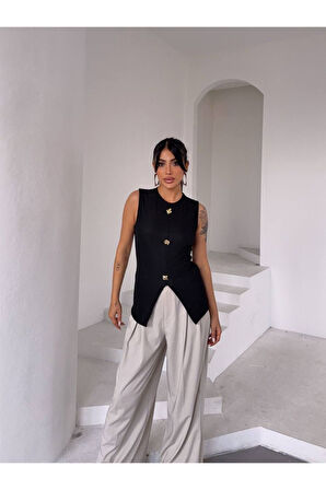 Gold Düğme Detaylı Ön Yırtmaçlı Kolsuz Bluz