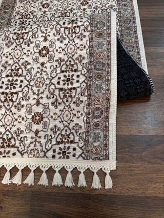 Merinos Çiçekli Otantik Pon Pon Saçaklı Krem Yeşil Kalın Kaymaz Taban Kesme Yolluk Halı